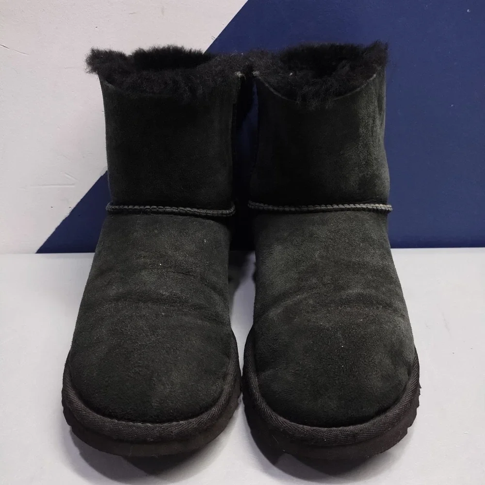 UGG Mini Bailey Bow Winter Snow Boots Womens US 6 Black Sheepskin Lined Comfort